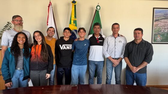 Prefeito Major Adriano recebe técnicos, atletas e representante da Federação Mineira de Vôlei em seu gabinete para discutir a Liga Mineira 2025